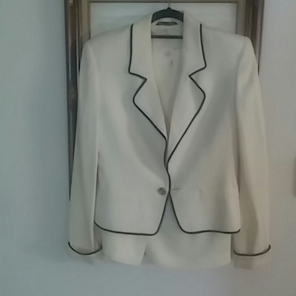 Valentino Miss V suit
